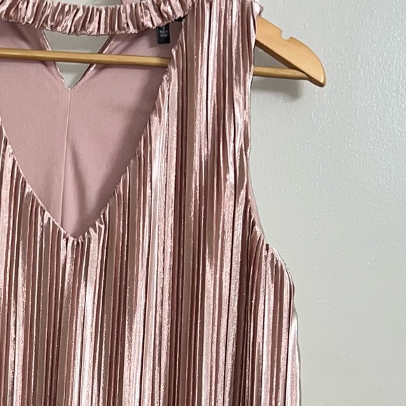 Pleated Velvet Pink Dress - Picture 5 of 6
